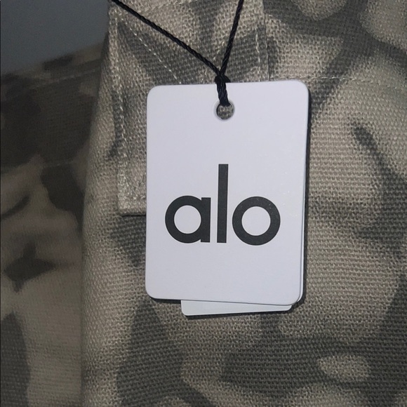 ALO Yoga Black and Gray Patterned Tote Bag - Picture 2 of 4